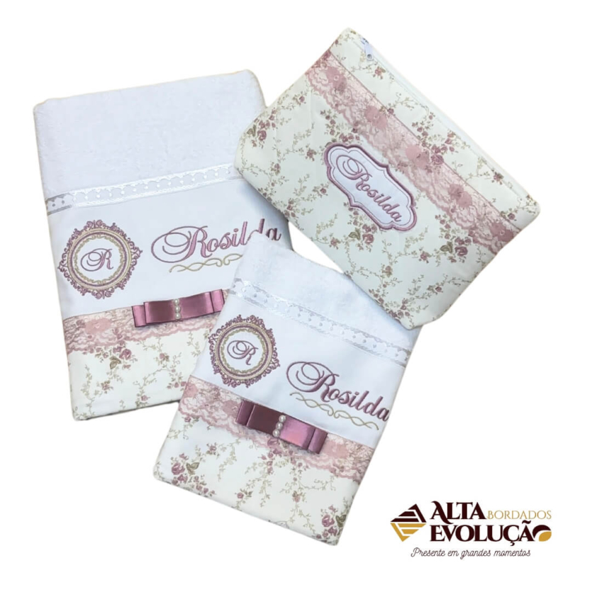 Jogo de Toalhas Banho e Rosto Personalizadas + Necessaire