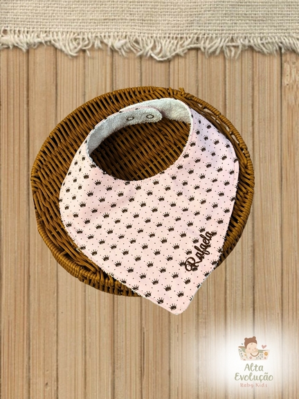 Babador Bandana Personalizado – Estampa Coroinhas Rosa Claro