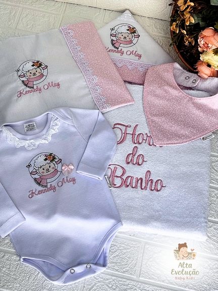 Kit Enxoval Menina – Bordado Ovelhinha com Cachecol e Flores
