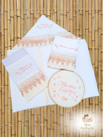 Kit Enxoval Menina – Bordado Floral Clássico com Renda Guipure