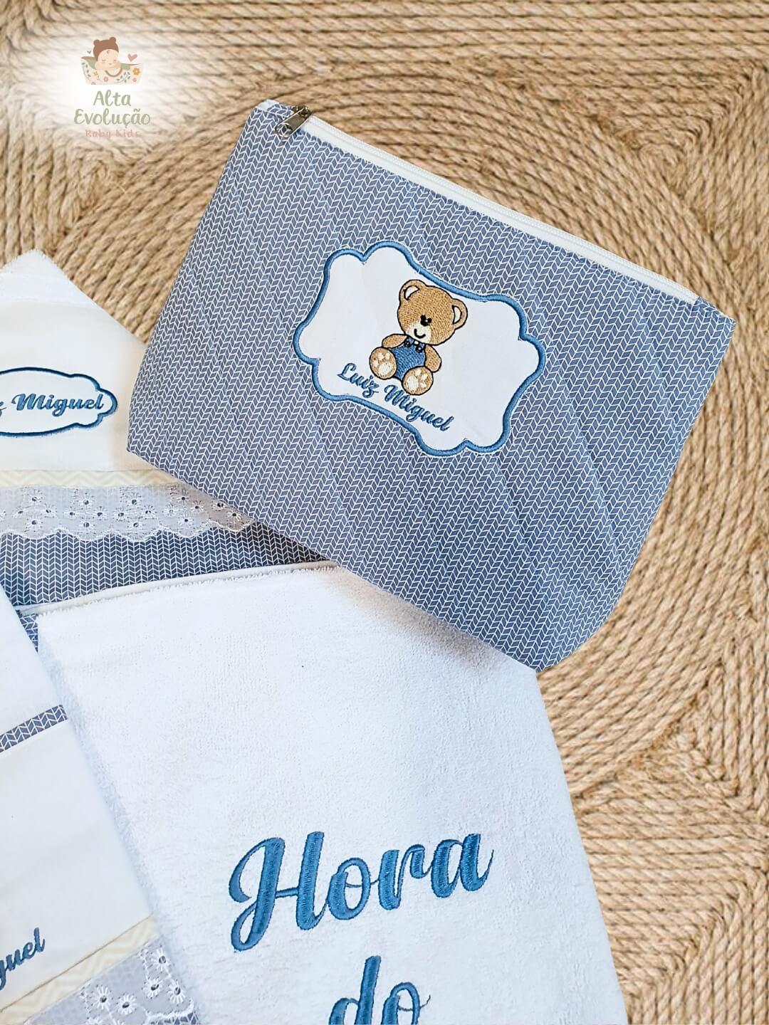 Kit Toalha Capuz 1 Fralda Boca e 1 Necessaire Ursinho - Imagem 3